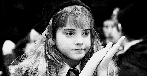 ○ ma vie est un tumblr - Page 8 Emma-watson-clapping-as-hermione-granger-in-harry-potter-gif
